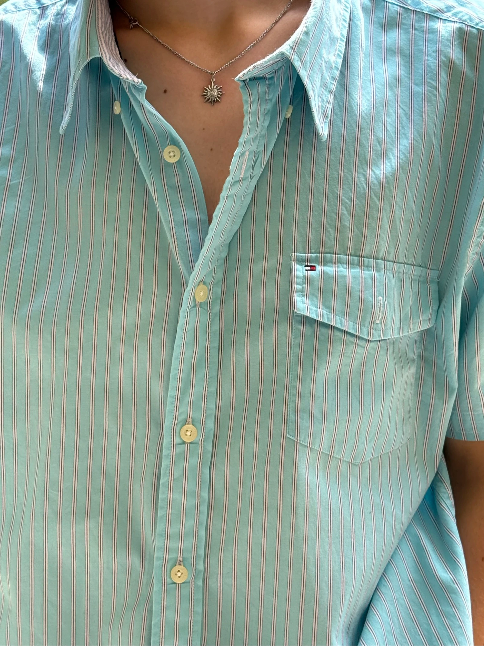 Tomy Hilfiger, chemise homme manches courtes , taille XL, très bon état 